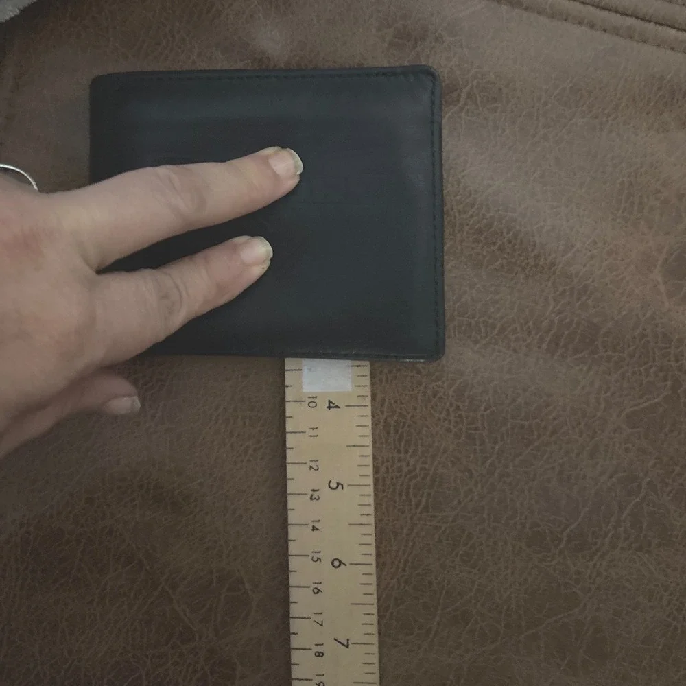 Victory Leather Bifold Wallet Men's Black Embossed Logo Bi-fold